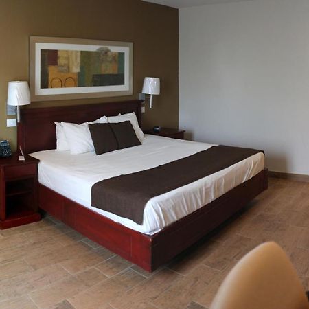 Best Western Bazarell Inn Montemorelos Екстер'єр фото