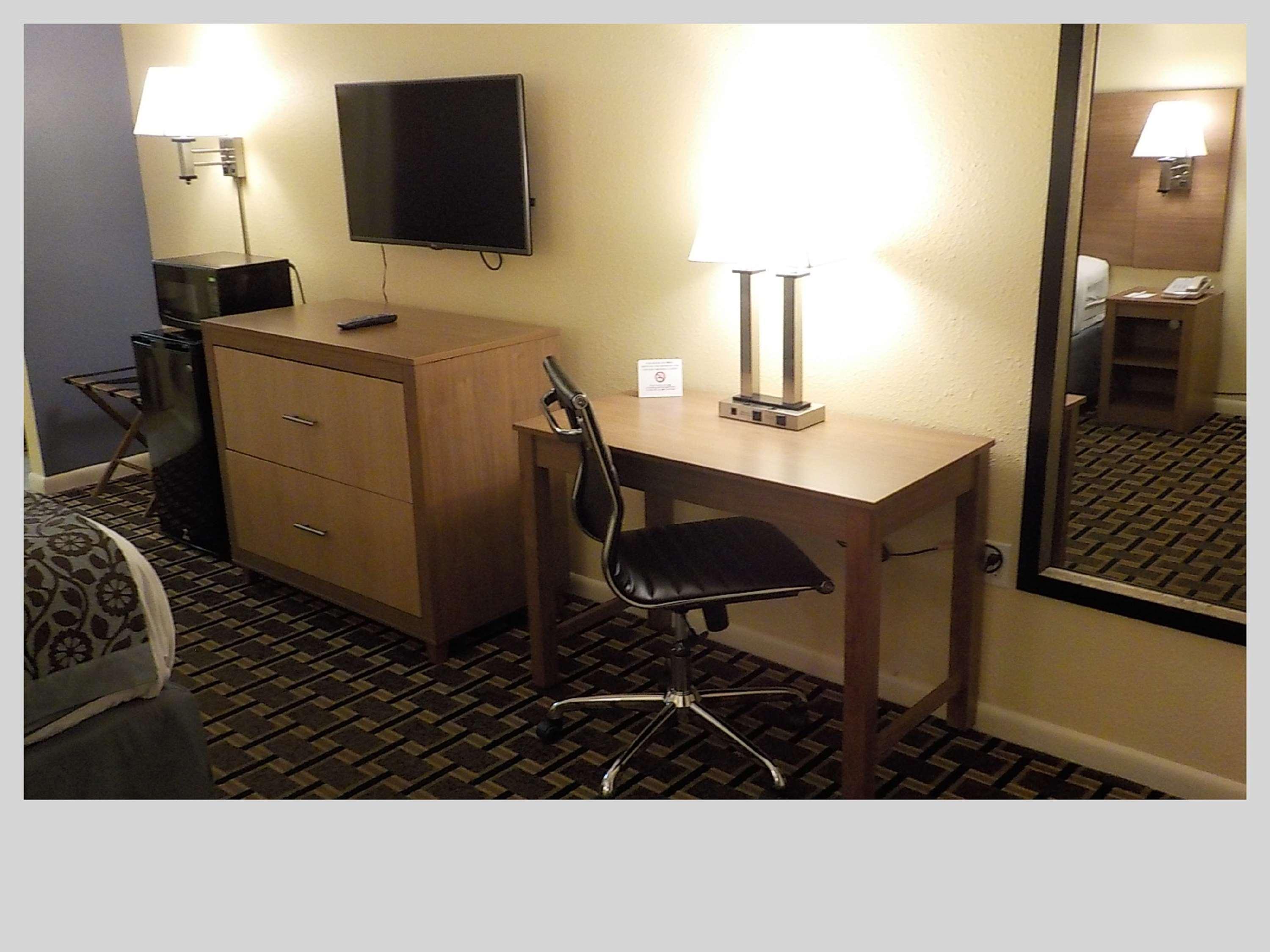 Best Western Bazarell Inn Montemorelos Екстер'єр фото