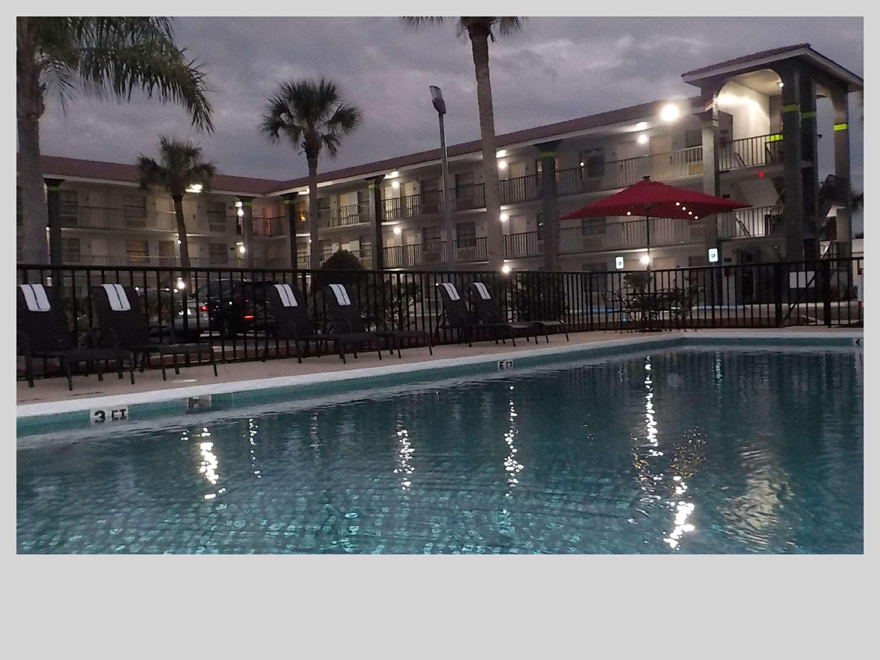 Best Western Bazarell Inn Montemorelos Екстер'єр фото
