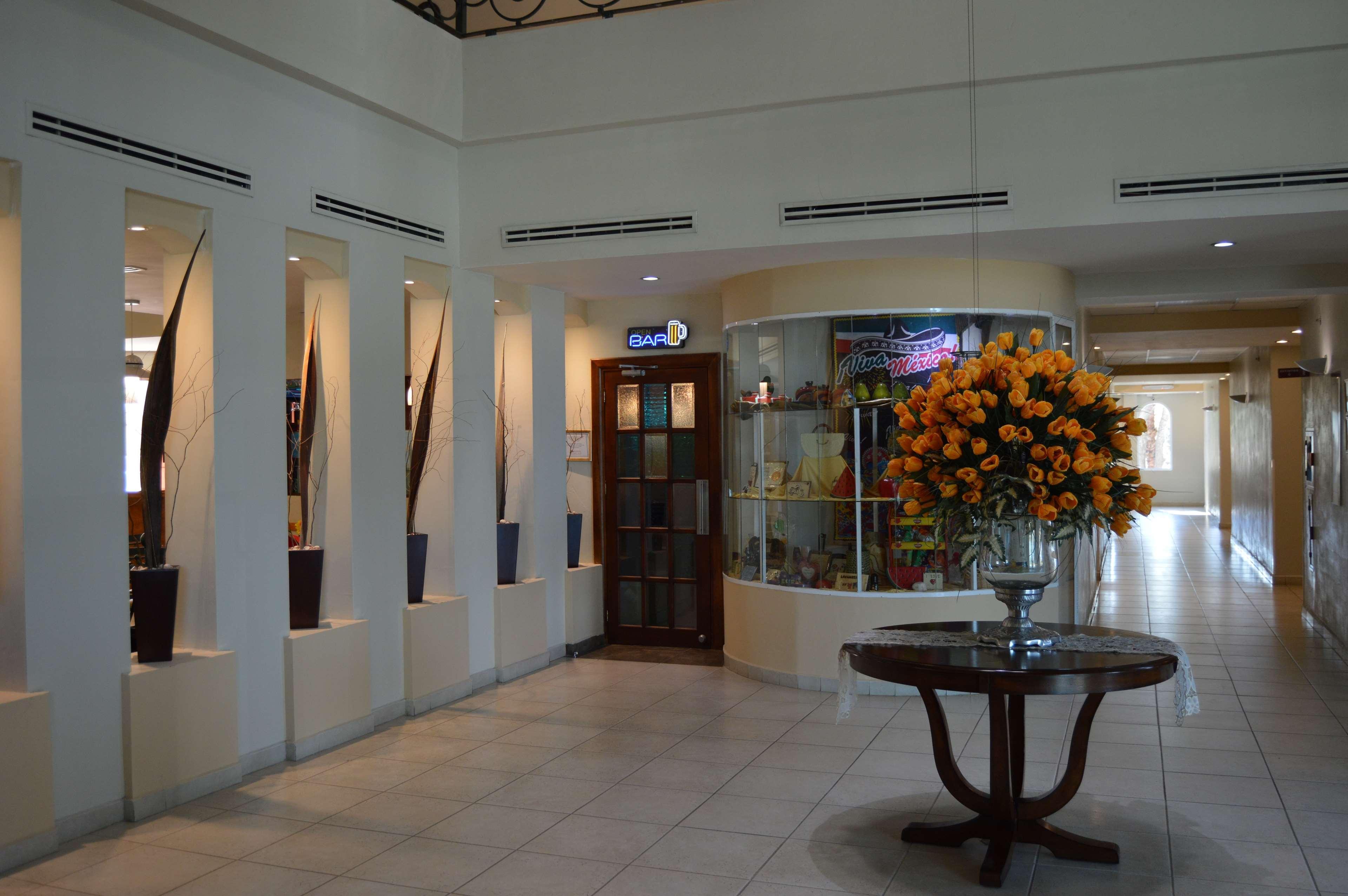 Best Western Bazarell Inn Montemorelos Екстер'єр фото