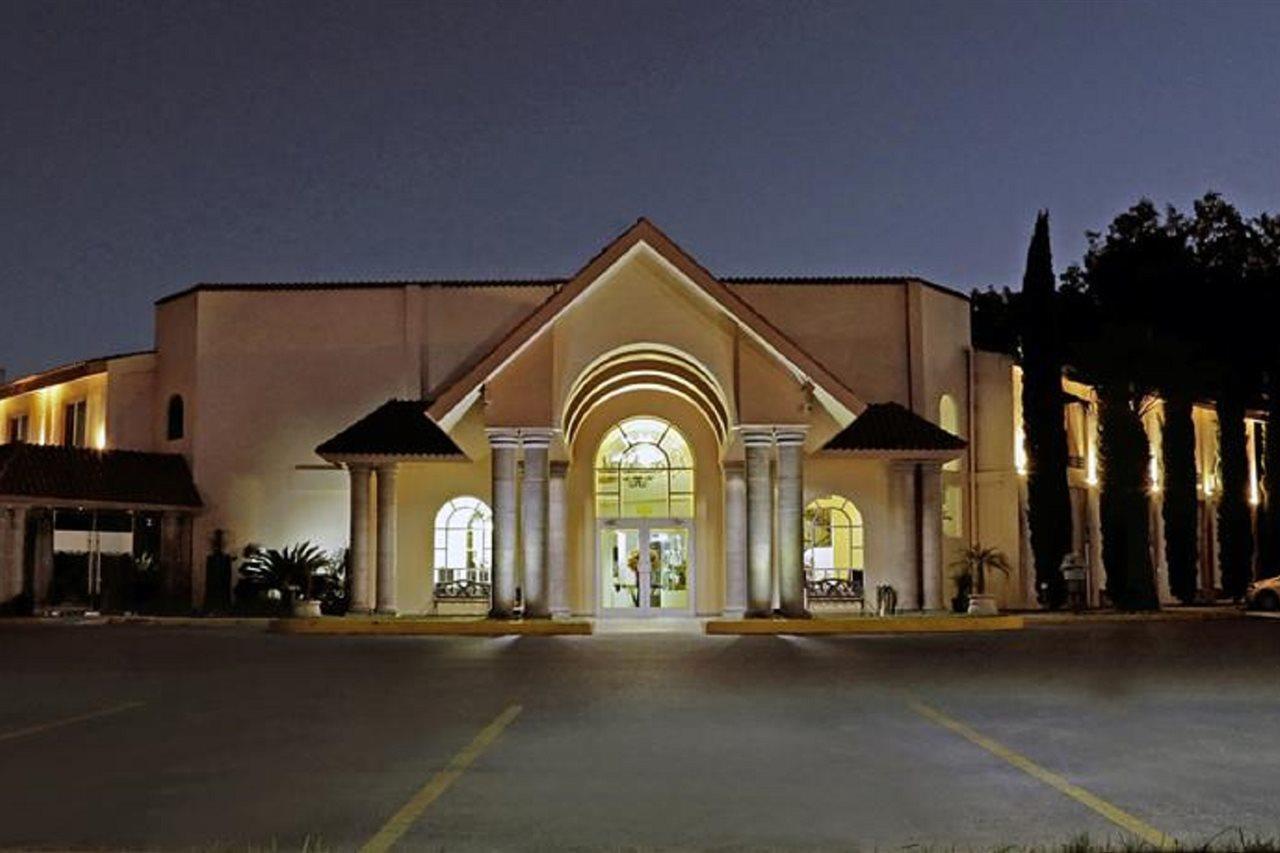 Best Western Bazarell Inn Montemorelos Екстер'єр фото