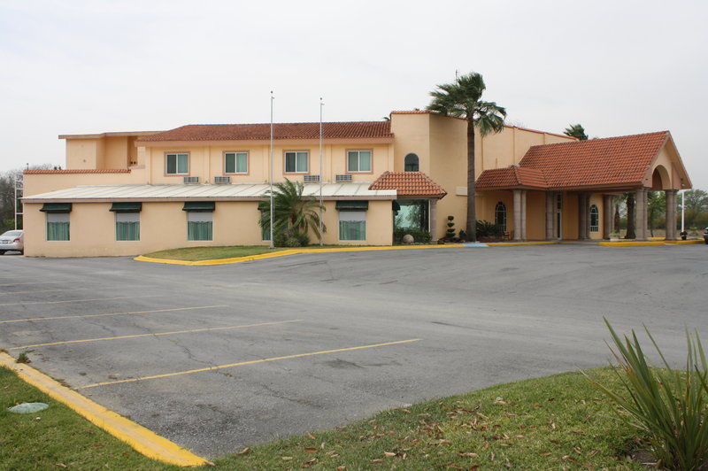 Best Western Bazarell Inn Montemorelos Екстер'єр фото