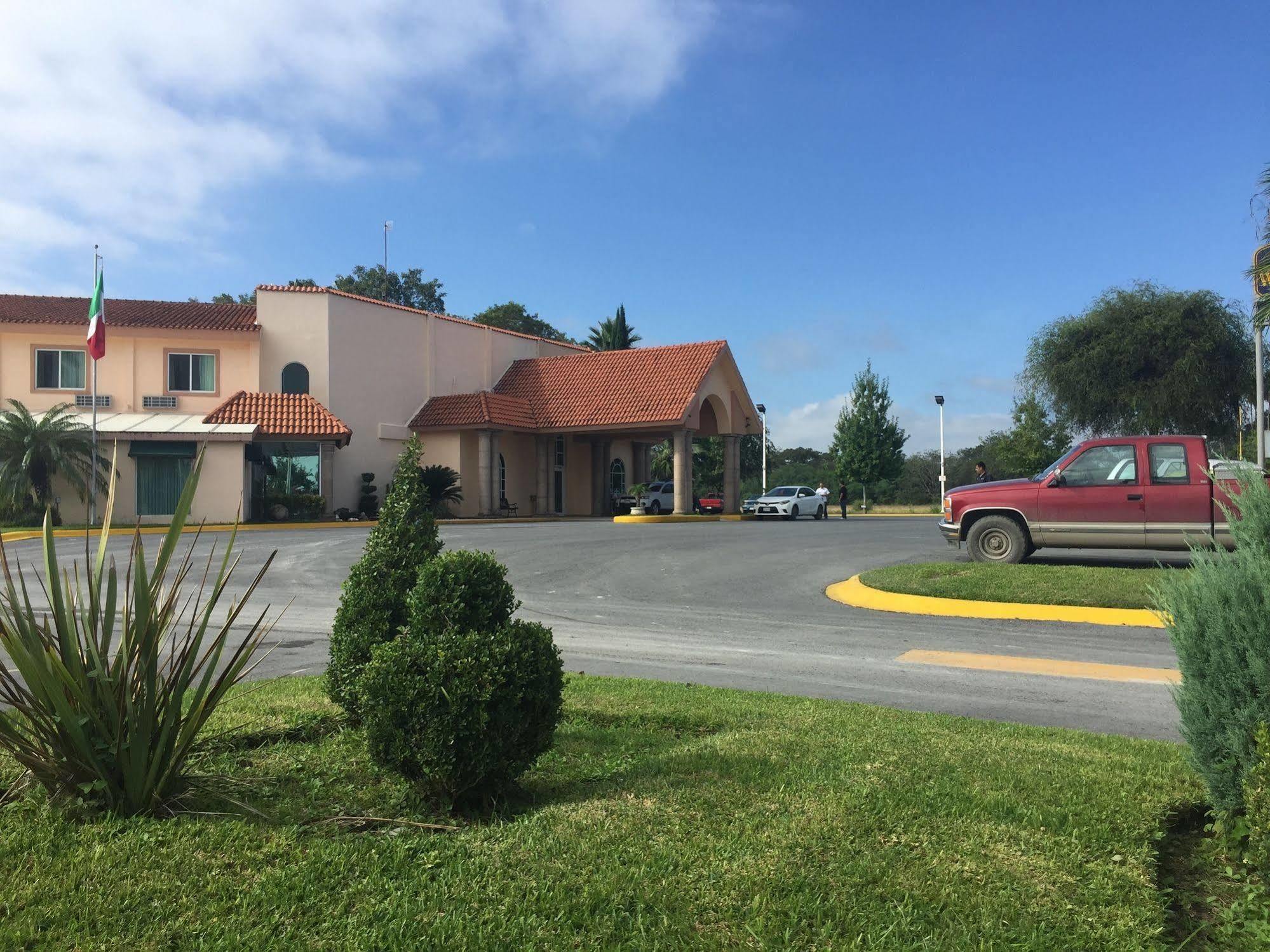 Best Western Bazarell Inn Montemorelos Екстер'єр фото